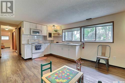 5818 Sherwood Drive, Regina, SK - Indoor Photo Showing Kitchen With Double Sink