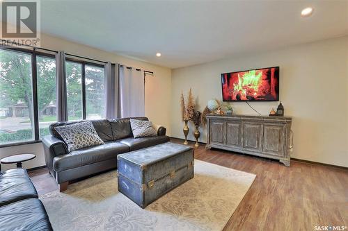 5818 Sherwood Drive, Regina, SK - Indoor Photo Showing Living Room