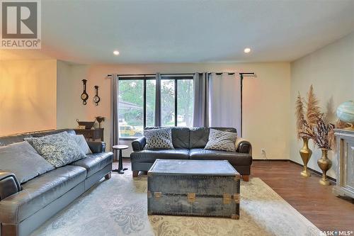 5818 Sherwood Drive, Regina, SK - Indoor Photo Showing Living Room
