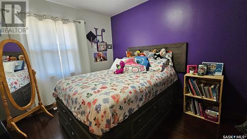 309 9Th Avenue Nw, Swift Current, SK - Indoor Photo Showing Bedroom