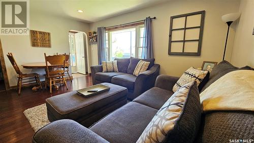 309 9Th Avenue Nw, Swift Current, SK - Indoor Photo Showing Living Room