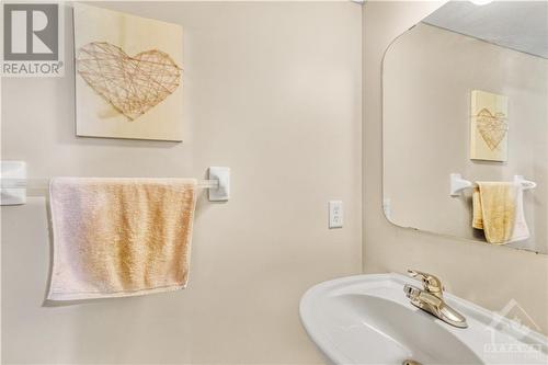 265 Forestglade Crescent, Ottawa, ON - Indoor Photo Showing Bathroom