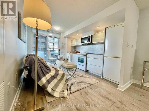 301 - 4K Spadina Avenue, Toronto, ON - Indoor Photo Showing Kitchen