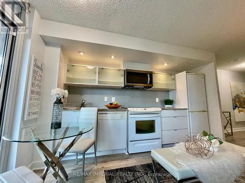 301 - 4K Spadina Avenue, Toronto, ON - Indoor Photo Showing Kitchen