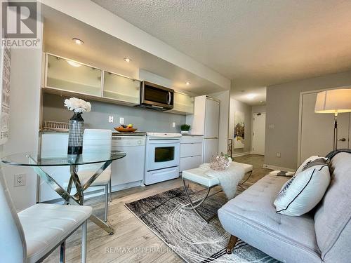 301 - 4K Spadina Avenue, Toronto, ON - Indoor Photo Showing Kitchen