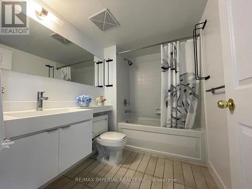 301 - 4K Spadina Avenue, Toronto, ON - Indoor Photo Showing Bathroom