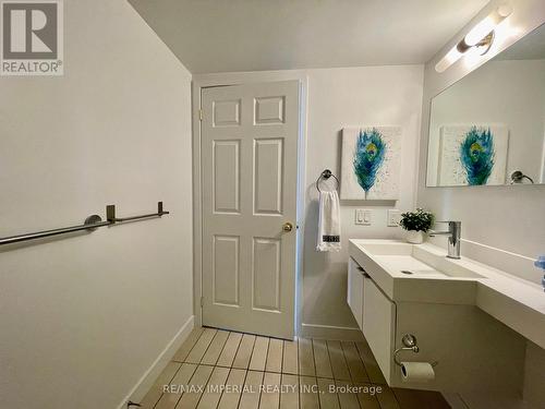 301 - 4K Spadina Avenue, Toronto, ON - Indoor Photo Showing Bathroom