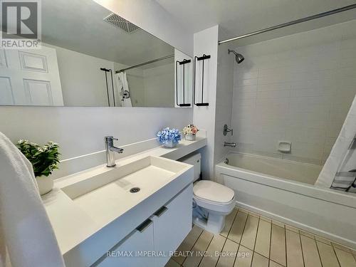 301 - 4K Spadina Avenue, Toronto, ON - Indoor Photo Showing Bathroom