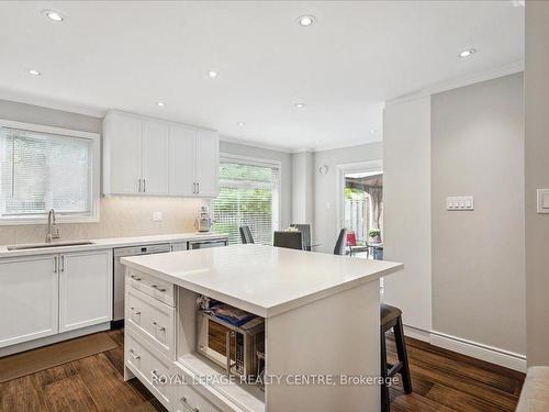 2471 Ploughshare Crt, Mississauga, ON - Indoor Photo Showing Kitchen