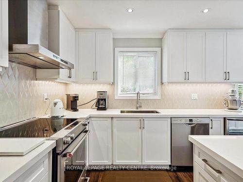 2471 Ploughshare Crt, Mississauga, ON - Indoor Photo Showing Kitchen With Stainless Steel Kitchen With Upgraded Kitchen