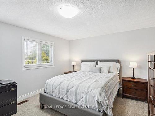2471 Ploughshare Crt, Mississauga, ON - Indoor Photo Showing Bedroom