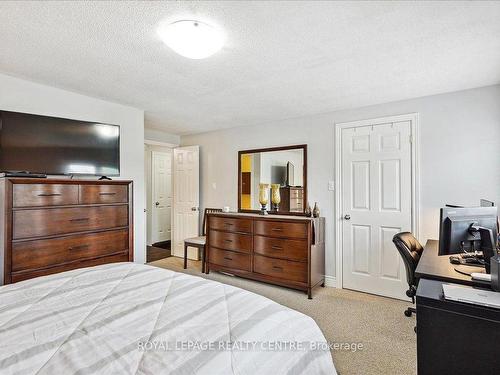 2471 Ploughshare Crt, Mississauga, ON - Indoor Photo Showing Bedroom