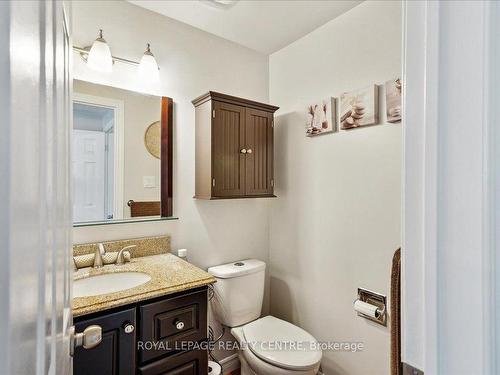 2471 Ploughshare Crt, Mississauga, ON - Indoor Photo Showing Bathroom