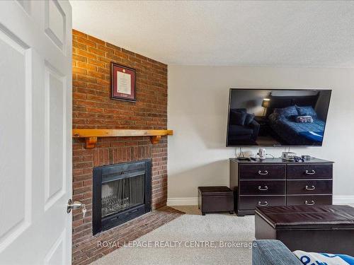 2471 Ploughshare Crt, Mississauga, ON - Indoor Photo Showing Living Room With Fireplace