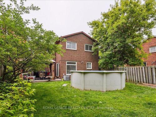 2471 Ploughshare Crt, Mississauga, ON - Outdoor With Above Ground Pool