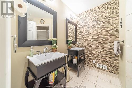 11484 Timber Bay, Windsor, ON - Indoor Photo Showing Bathroom