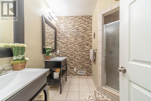 11484 Timber Bay, Windsor, ON - Indoor Photo Showing Bathroom