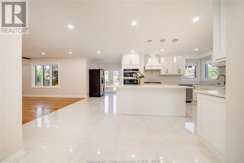 12303 Vickery Lane, Tecumseh, ON - Indoor Photo Showing Kitchen