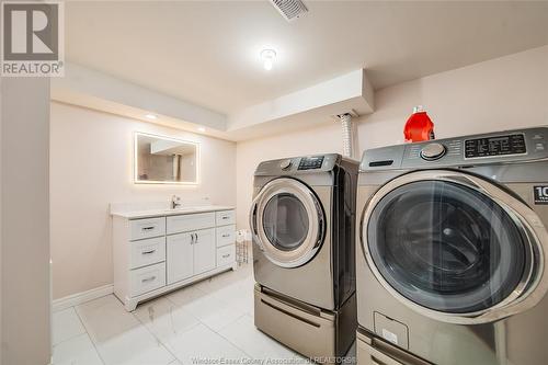 12303 Vickery Lane, Tecumseh, ON - Indoor Photo Showing Laundry Room