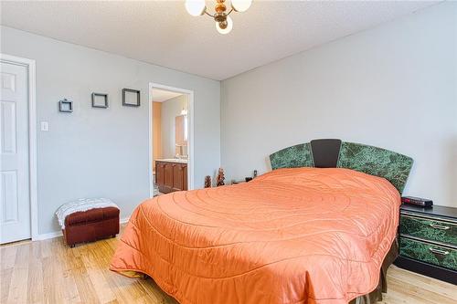 43 Spadara Drive, Hamilton, ON - Indoor Photo Showing Bedroom