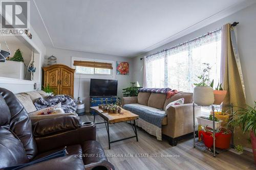 624 Glen Miller Road, Quinte West, ON - Indoor Photo Showing Living Room