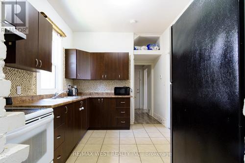 100 Mcclary Avenue, London, ON - Indoor Photo Showing Kitchen