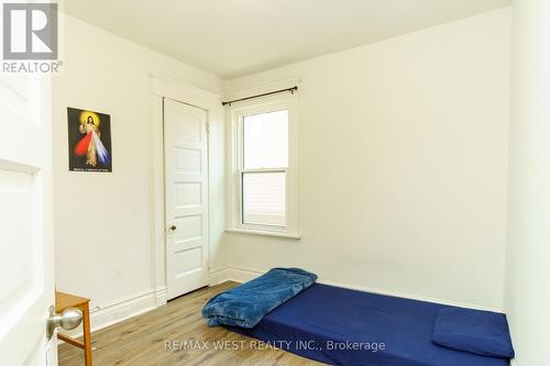100 Mcclary Avenue, London, ON - Indoor Photo Showing Bedroom