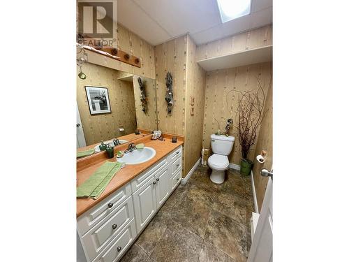 6472 Ewen Road, 100 Mile House, BC - Indoor Photo Showing Bathroom