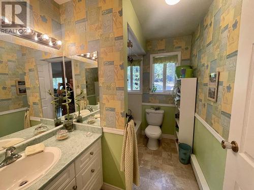 6472 Ewen Road, 100 Mile House, BC - Indoor Photo Showing Bathroom