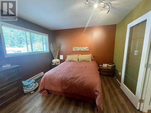 6472 Ewen Road, 100 Mile House, BC - Indoor Photo Showing Bedroom