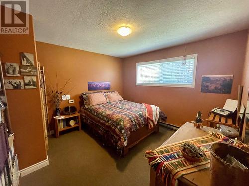 6472 Ewen Road, 100 Mile House, BC - Indoor Photo Showing Bedroom