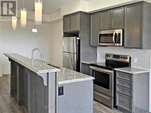 512 - 2 Adam Sellers Street, Markham, ON - Indoor Photo Showing Kitchen With Upgraded Kitchen
