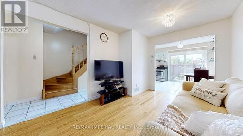 61 Mabley Crescent, Vaughan, ON - Indoor Photo Showing Living Room