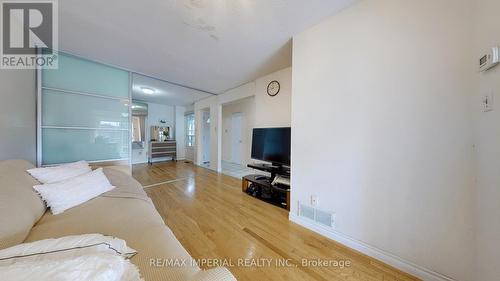 61 Mabley Crescent, Vaughan, ON - Indoor Photo Showing Living Room