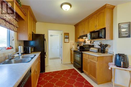 5700 Blackwell Sideroad Unit# 215, Sarnia, ON - Indoor Photo Showing Kitchen With Double Sink