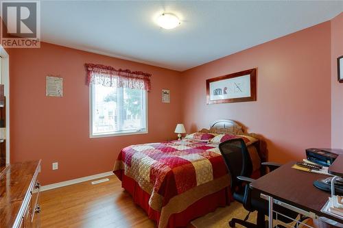 5700 Blackwell Sideroad Unit# 215, Sarnia, ON - Indoor Photo Showing Bedroom