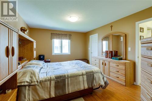 5700 Blackwell Sideroad Unit# 215, Sarnia, ON - Indoor Photo Showing Bedroom