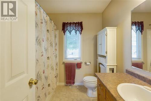 5700 Blackwell Sideroad Unit# 215, Sarnia, ON - Indoor Photo Showing Bathroom