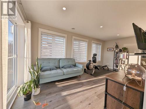 1844 Queen Elizabeth Dr, Bathurst, NB - Indoor Photo Showing Living Room