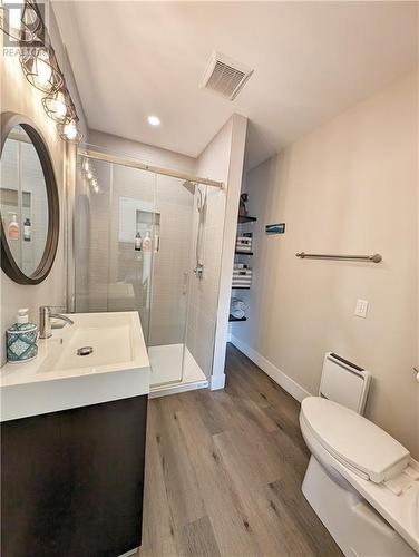 1844 Queen Elizabeth Dr, Bathurst, NB - Indoor Photo Showing Bathroom