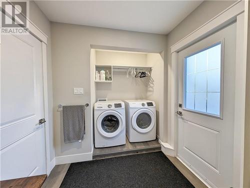 1844 Queen Elizabeth Dr, Bathurst, NB - Indoor Photo Showing Laundry Room