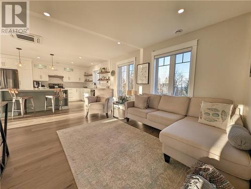 1844 Queen Elizabeth Dr, Bathurst, NB - Indoor Photo Showing Living Room