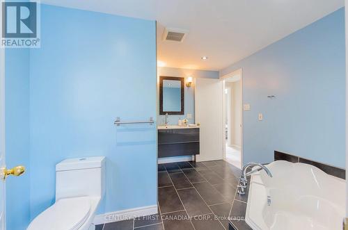 880 Blacksmith Street, London, ON - Indoor Photo Showing Bathroom
