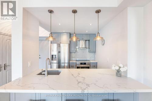 604 - 800 Spadina Road, Toronto, ON - Indoor Photo Showing Kitchen With Upgraded Kitchen