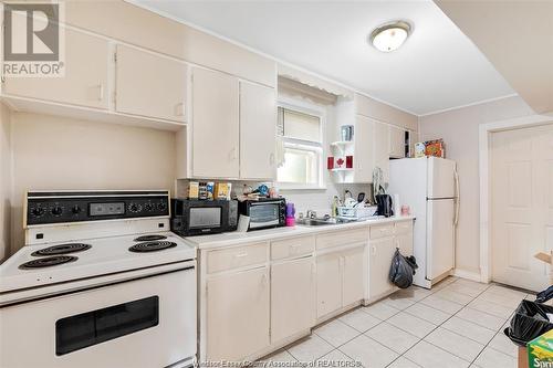 1594 Westminster Boulevard, Windsor, ON - Indoor Photo Showing Kitchen