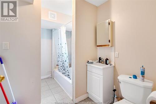 1594 Westminster Boulevard, Windsor, ON - Indoor Photo Showing Bathroom
