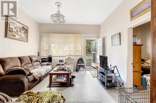 1594 Westminster Boulevard, Windsor, ON - Indoor Photo Showing Living Room