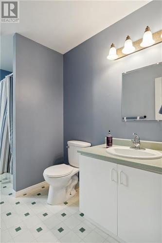 76 Pointe Du Chene, Shediac, NB - Indoor Photo Showing Bathroom