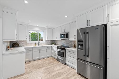 24 Cumberland Street, Brantford, ON - Indoor Photo Showing Kitchen With Stainless Steel Kitchen With Upgraded Kitchen