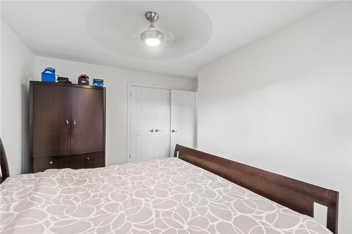 24 Cumberland Street, Brantford, ON - Indoor Photo Showing Bedroom